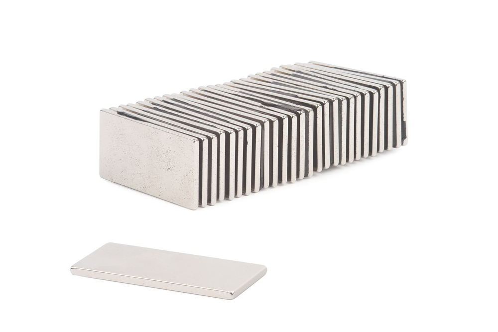 Неодимовый магнит прямоугольный 40х20х2 мм