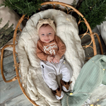 Комплект – боди с новогодним текстом, легкие трикотажные брюки, моксы Bamby и игрушка