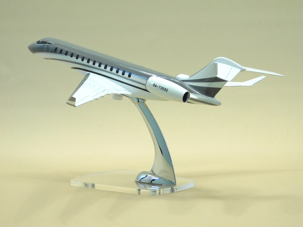 Модель самолета Bombardier Global 7500 (М1:100,  RA-73592)