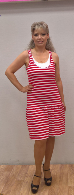 Оригинальное трикотажное платье в полоску