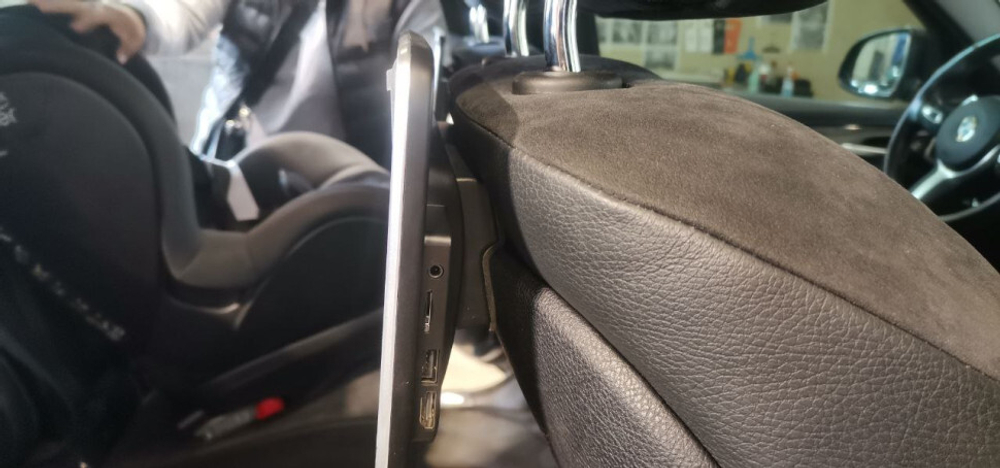 Монитор на подголовник для BMW - ERGO ER11BA с сенсорным экраном 11” (FullHD 1920x1080, Android, 3+32Gb) серебряный