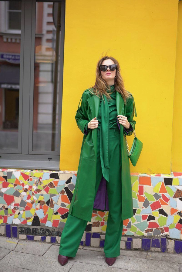 Тренч кожаный зеленый