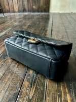 Женская сумка с цепочкой из натуральной кожи черного цвета