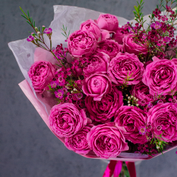 58. Чувственный букет с кустовой розой Мисти