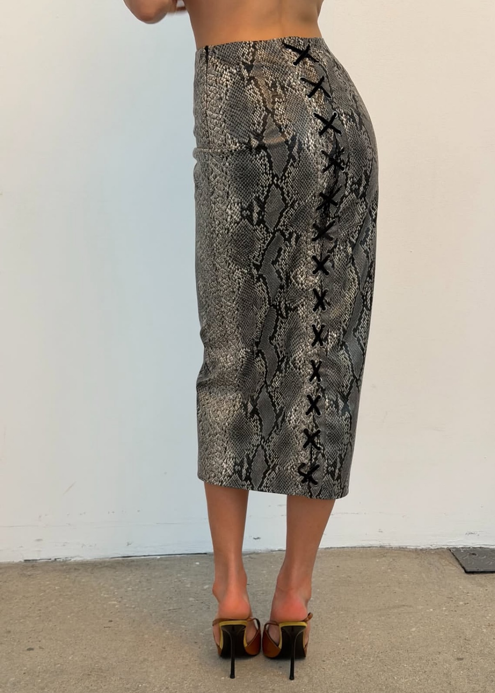 Юбка из эко кожи в змеином принте