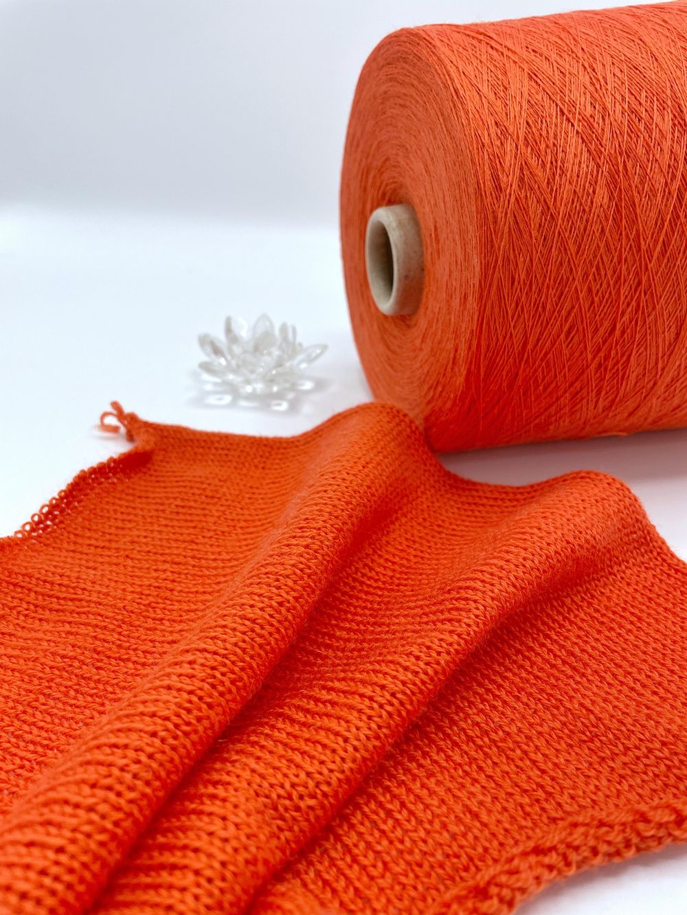 Бобинная пряжа для вязания (300 гр.) Sudwollgroup 100% меринос экстрафайн