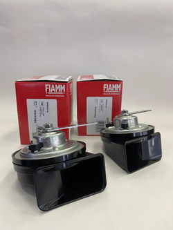 Звуковые сигналы для LADA Vesta/Granta/Niva FIAMM AM80SX 932039/932040Z 405-495Hz (к-т 2шт. с переходником)