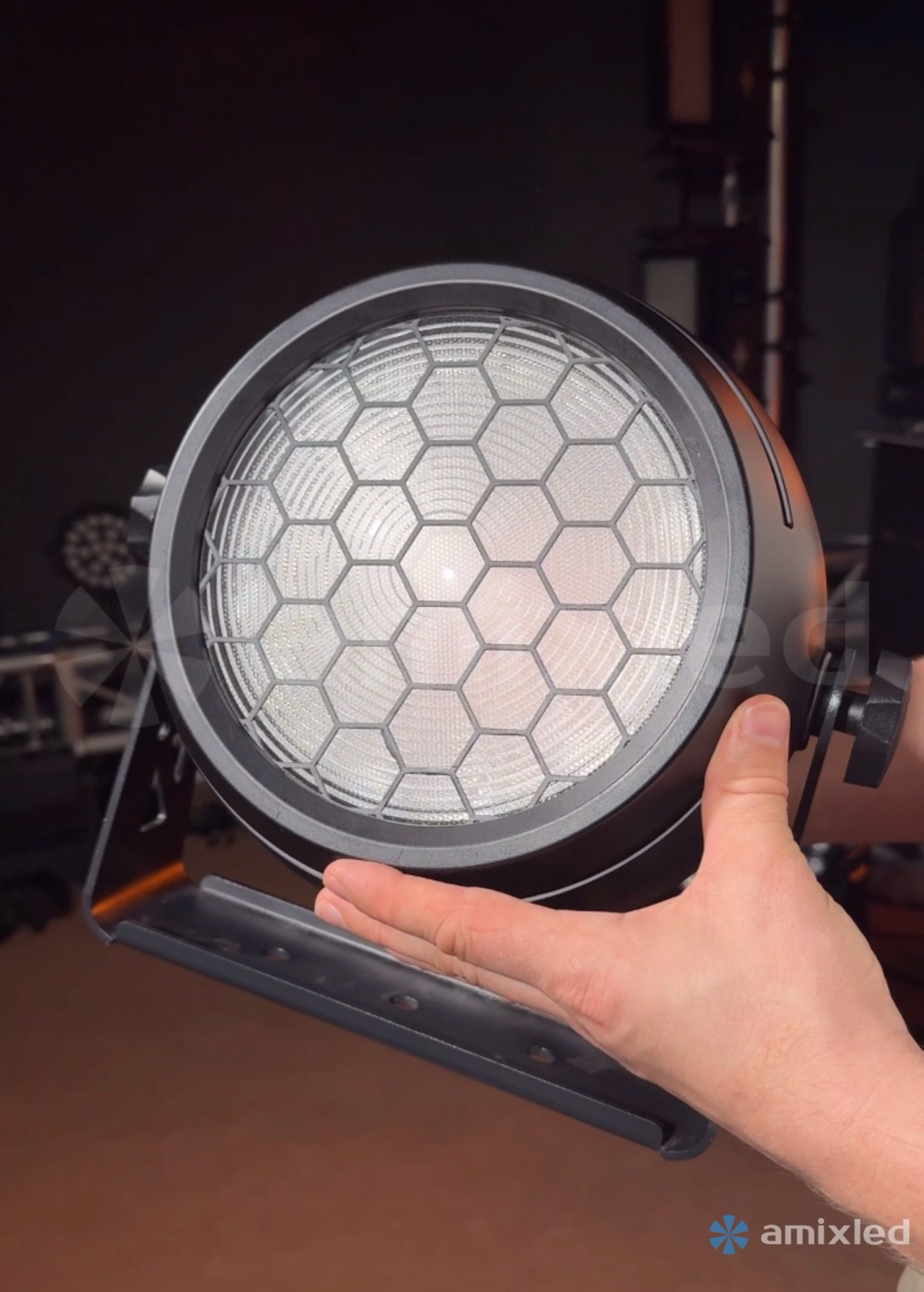 Световой прибор Amixled GOLDEN RETRO BLINDER IP65