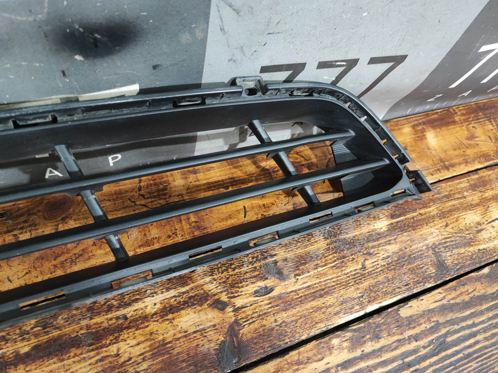 Решетка переднего бампера Hyundai Santa Fe 3 (DM) 15-18 Б/У Оригинал 865602WAA0