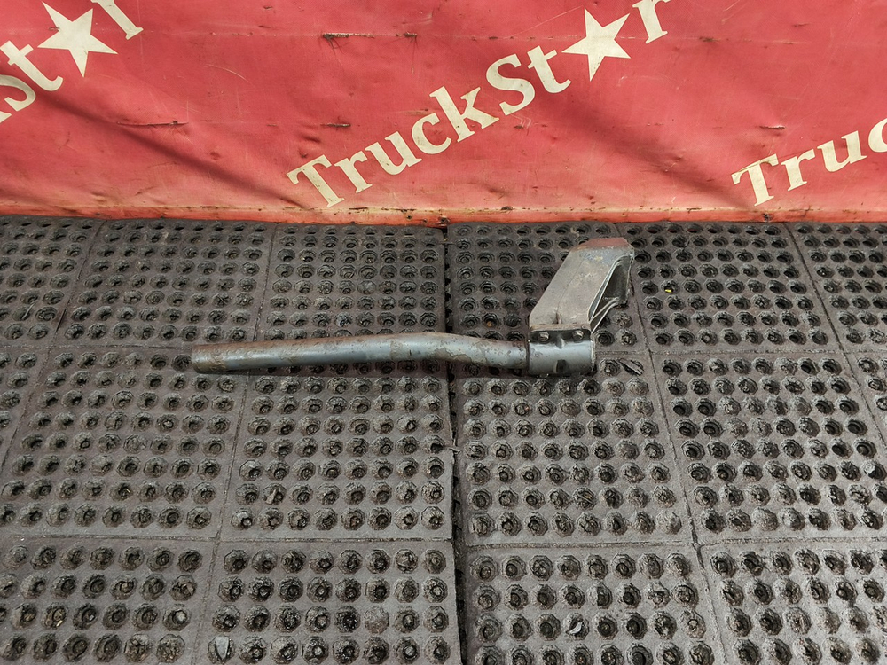 Кронштейн крыла заднего