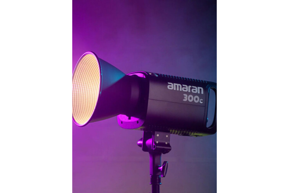 Светодиодный осветитель Aputure amaran 300c серый