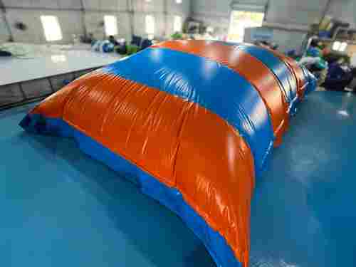 Надувная подушка для установки в грунт «Мягкая гора», зимний ПВХ 12х8х2 м