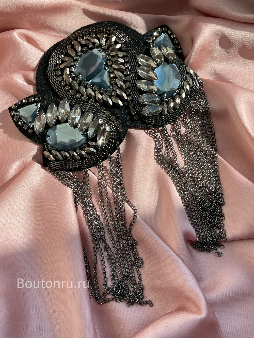 Эполет (наплечник декоративный) черный со стразами 12х7,5 см