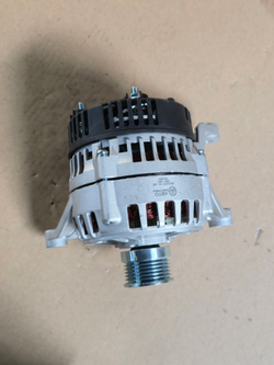 Генератор маз, лаз, Урал дв.ЯМЗ ЕВРО-3 поликлиновой шкив, монокронштейн 28В 75А Автоэлектрика