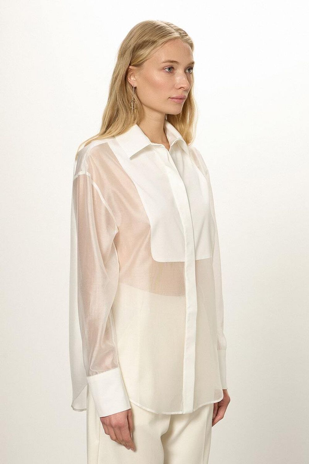 Рубашка Хельсинки с МАНИШКОЙ белый шифон