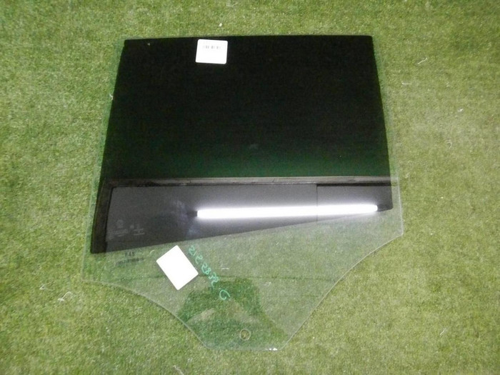 Стекло двери заднее левое BMW X1 F48 (2015-2022)