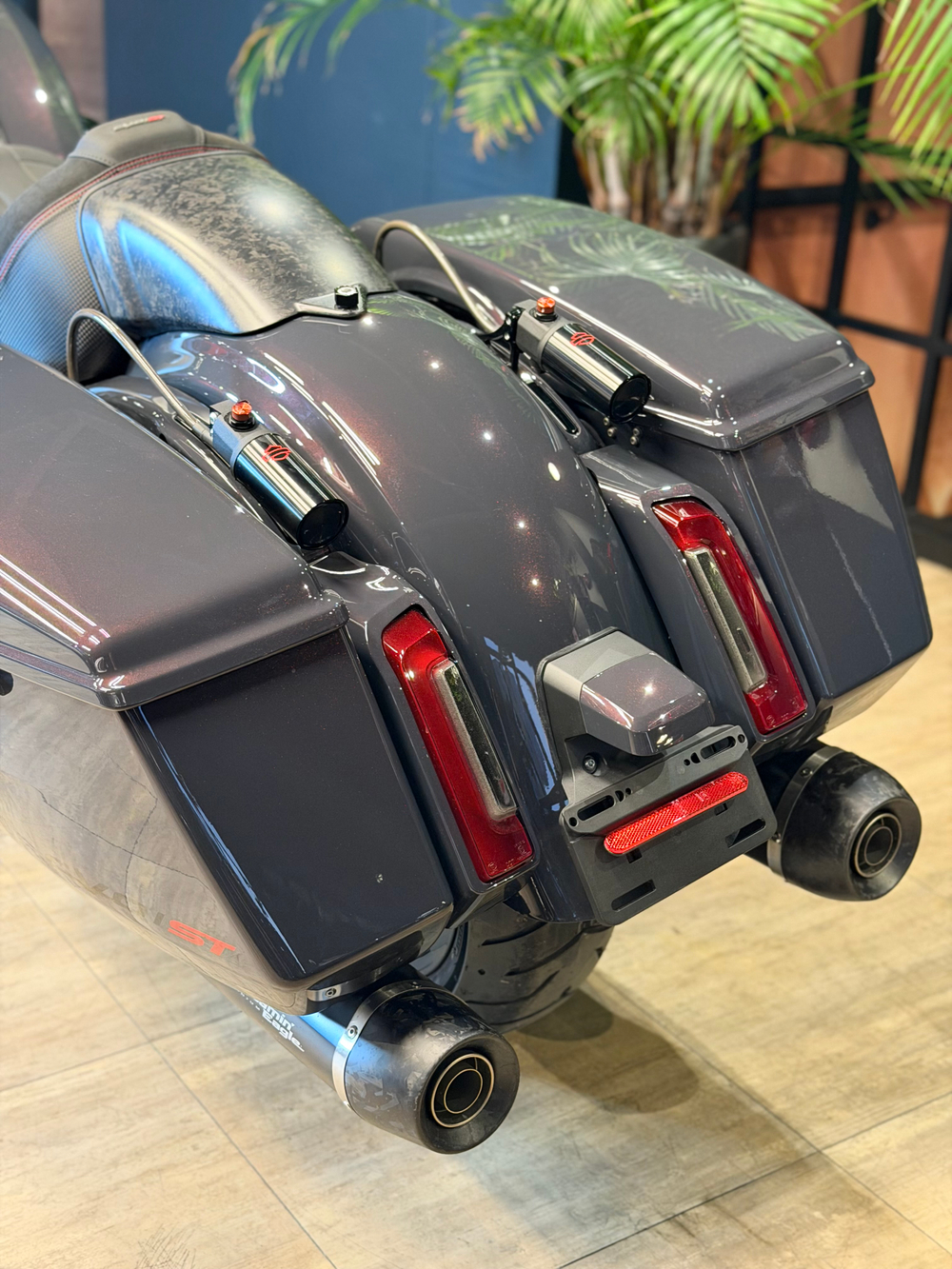 Harley-Davidson CVO Street Glide ST, 2026 "Inferno Gray"