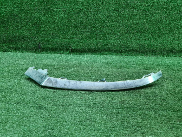 Молдинг бампера RH Mercedes C w205 (14-18) AMG