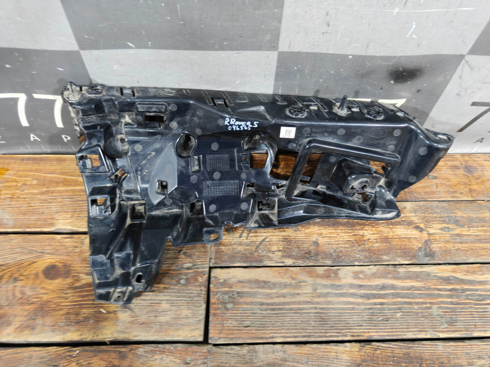 Кронштейн заднего бампера правый Land Rover Range Rover 5 (L460) 21-нв Б/У Оригинал LR151053