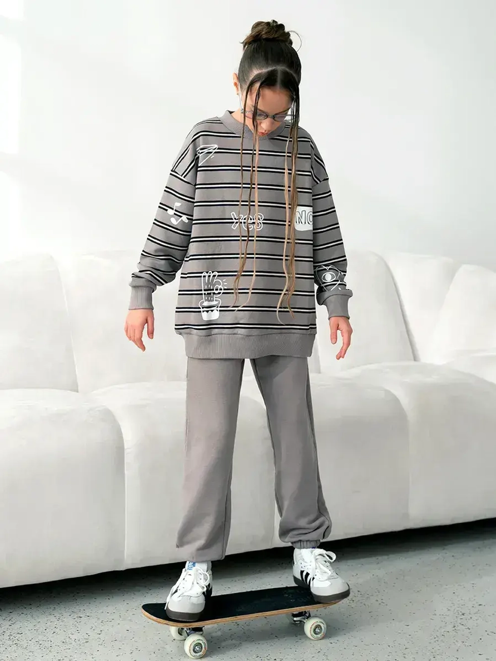 Спортивный костюм для девочки на весну серый оверсайз