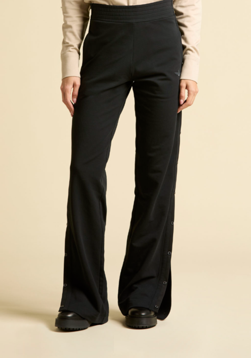 Брюки с боковыми пуговицами