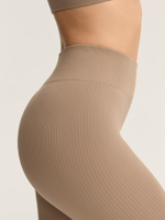 Бесшовные легинсы с высокой посадкой в рубчик