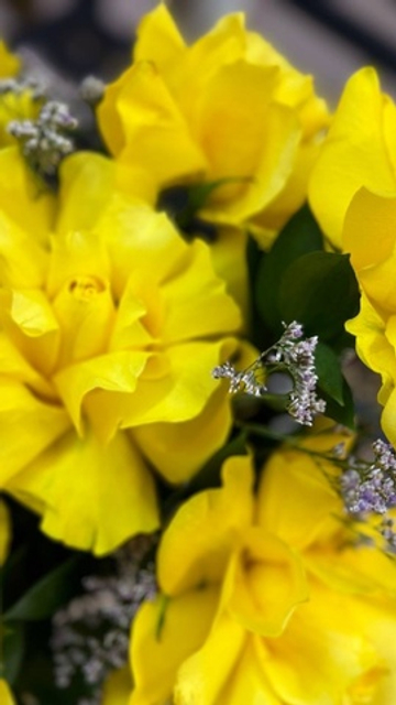 Шляпная коробка с желтыми французскими розами