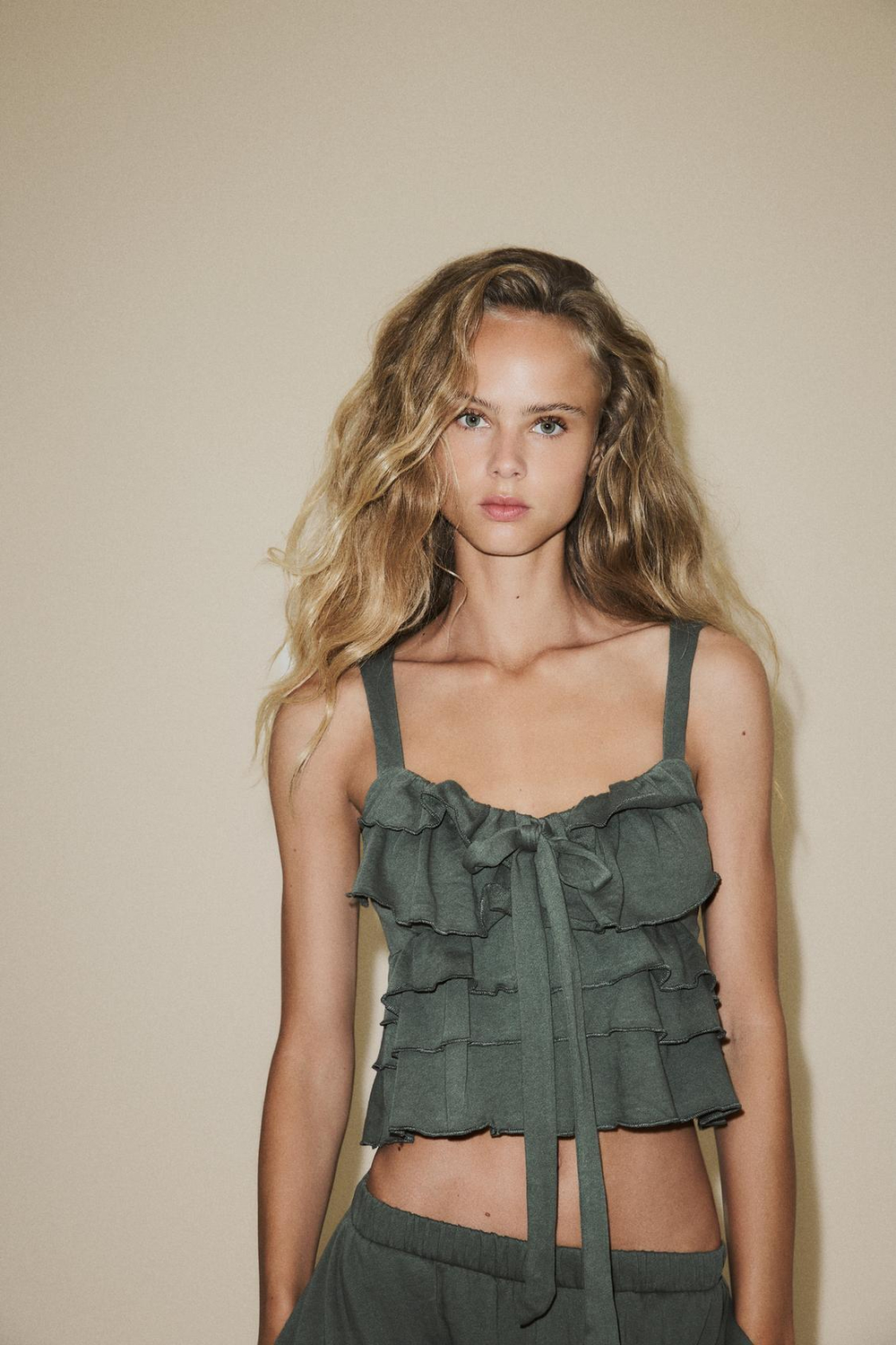 ZARA ТОП С ВОЛАНАМИ И БАНТОМ, ЗЕЛЕНЫЙ