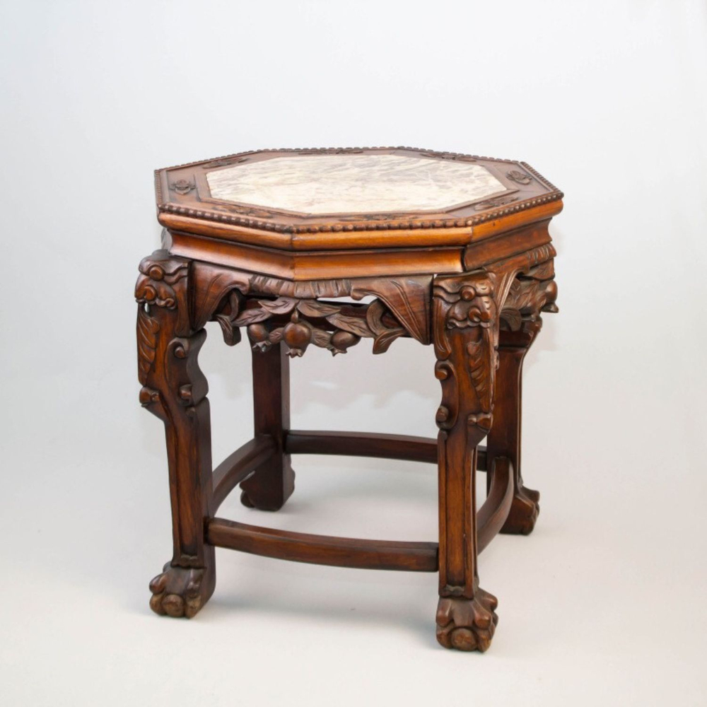 Винтажная резная подставка