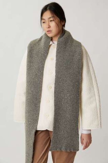 Серый шарф из шерсти