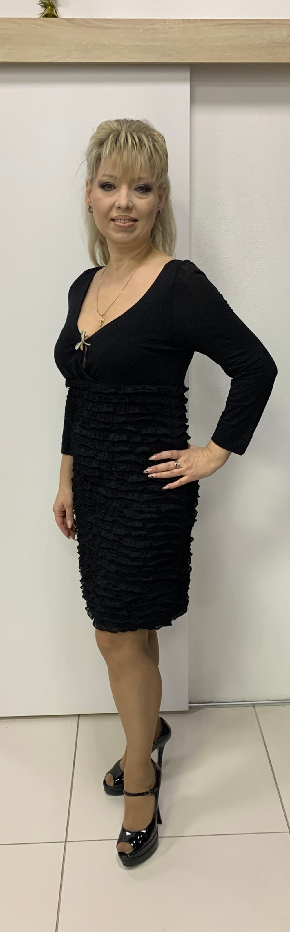 Короткое черное платье