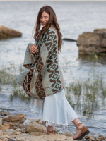 Теплый палантин с орнаментом