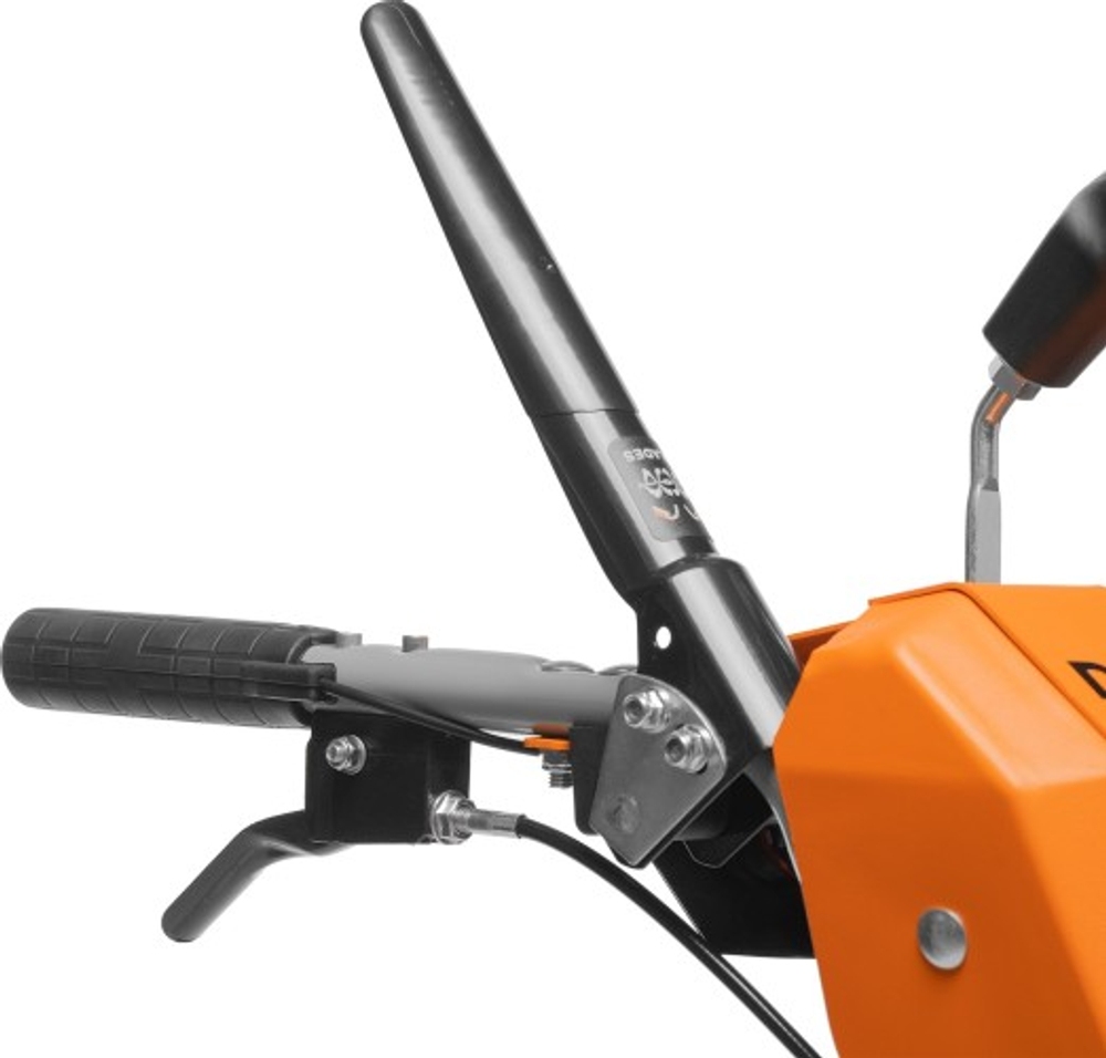 Снегоуборщик гусеничный бензиновый DAEWOO DAST 1370 EFI с инжекторным двигателем