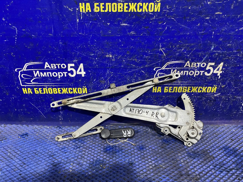 Стеклоподъемник задний правый TOYOTA CORONA 1988