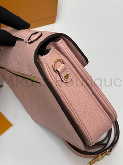 Сумка Louis Vuitton Pochette Metis нежно-розовая из яловой кожи