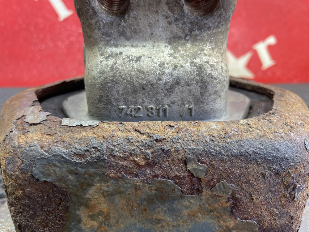 Подушка двигателя задняя