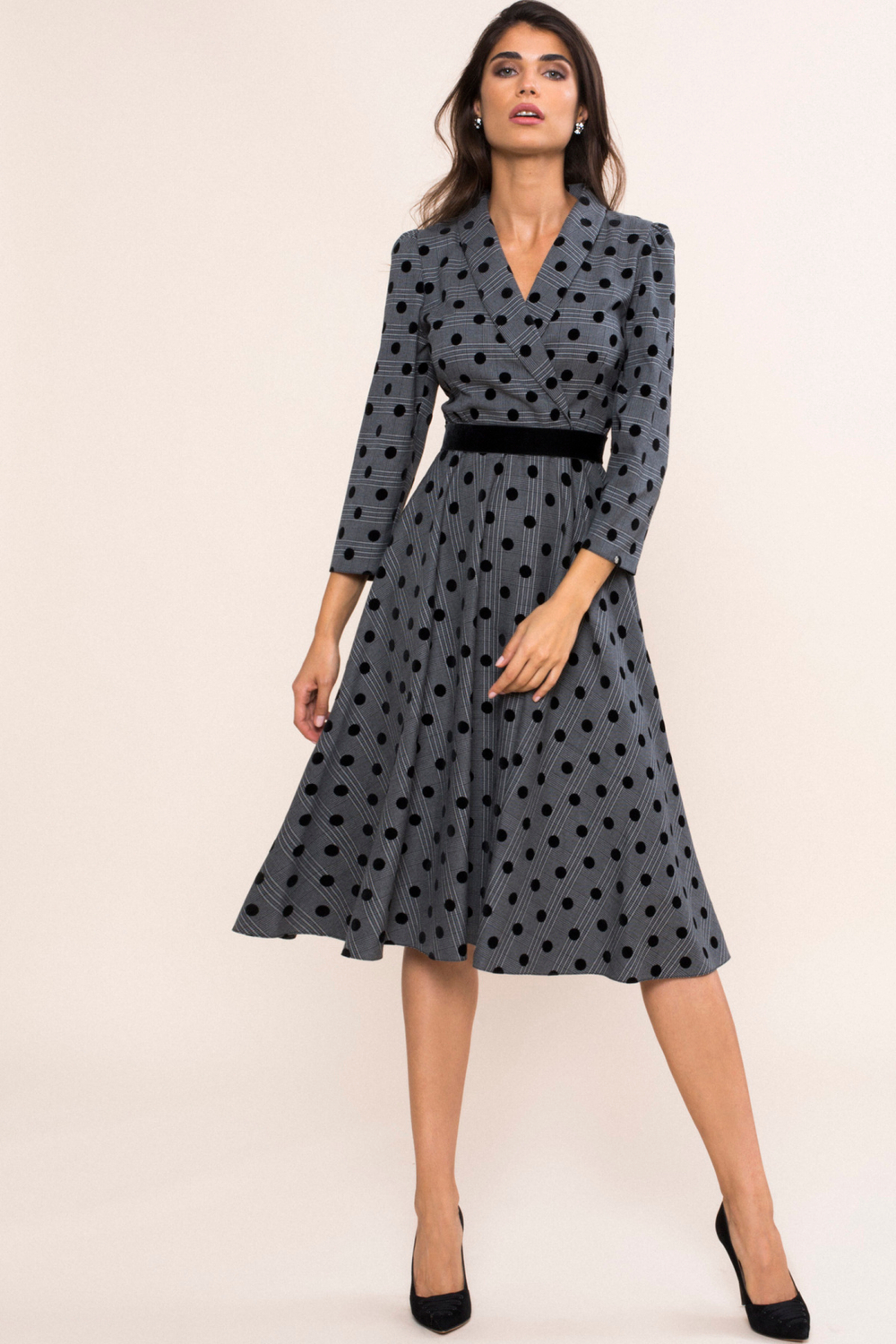 Платье с принтом и V-образным вырезом