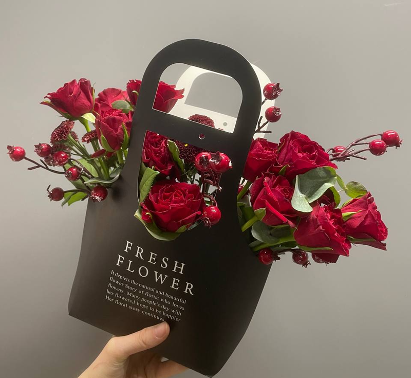 Композиция "Гранатовый браслет"