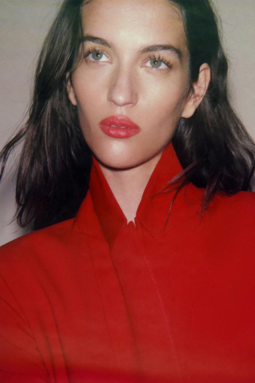 ZARA ПРИТАЛЕННЫЙ БЛЕЙЗЕР С ПОДПЛЕЧНИКАМИ, КРАСНЫЙ