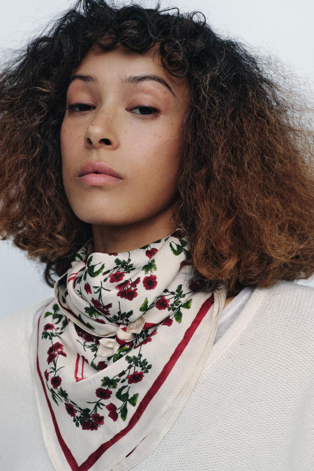 ZARA ПЛАТОК З 100% ВИСКОЗЫ С ЦВЕТОЧНЫМ ПРИНТОМ, ЭКРЮ