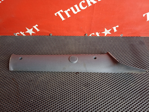 Накладка стойки лобового стекла правая