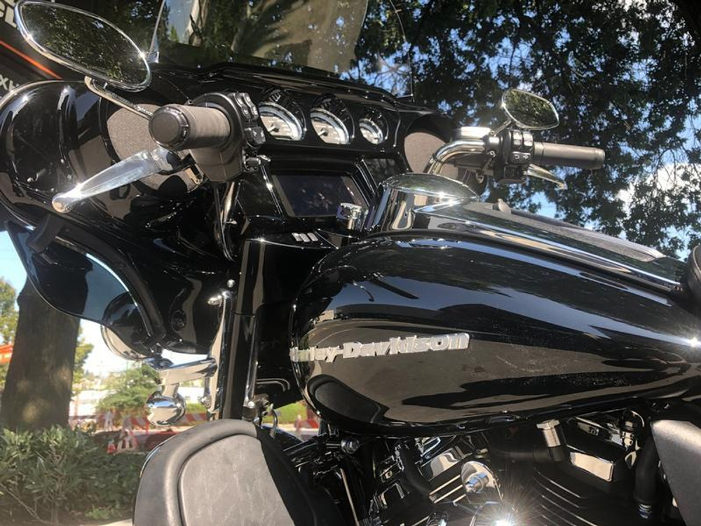 Ultra Limited, Harley-Davidson (FLHTK), 2021 vivid black