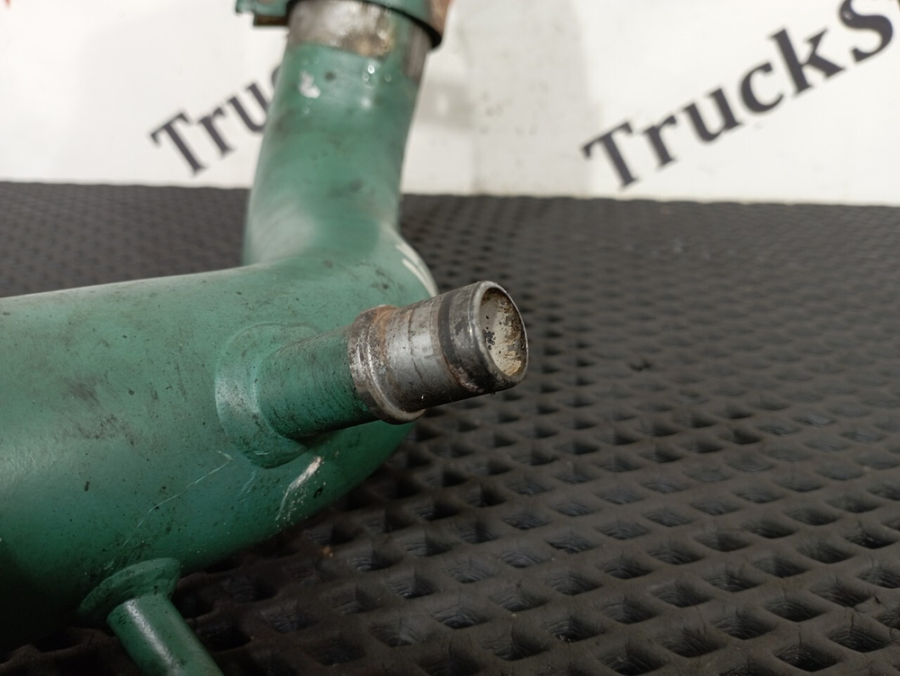 Патрубок системы охлаждения