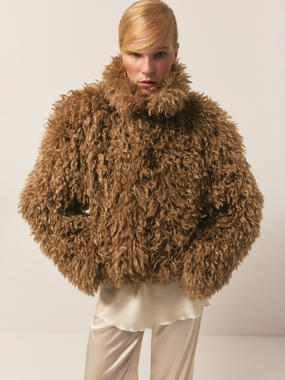 Шуба из эко-меха ламы