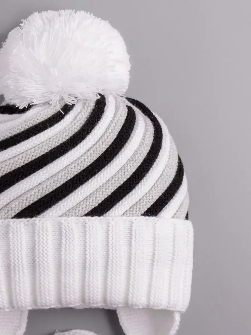 Шапка вязаная зимняя для детей