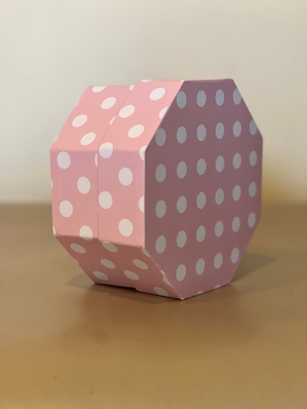 Короткие восьмигранники 16 см.Цвет;В нежно розовый горох. Розница 350 рублей .