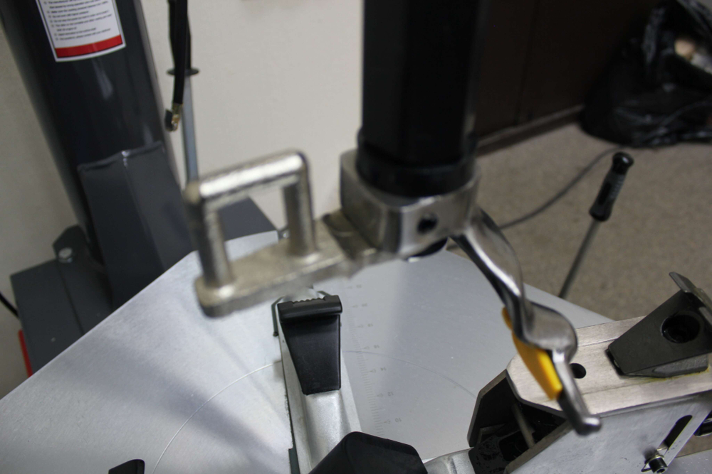 TC24 Шиномонтажный полуавтоматический станок 380В