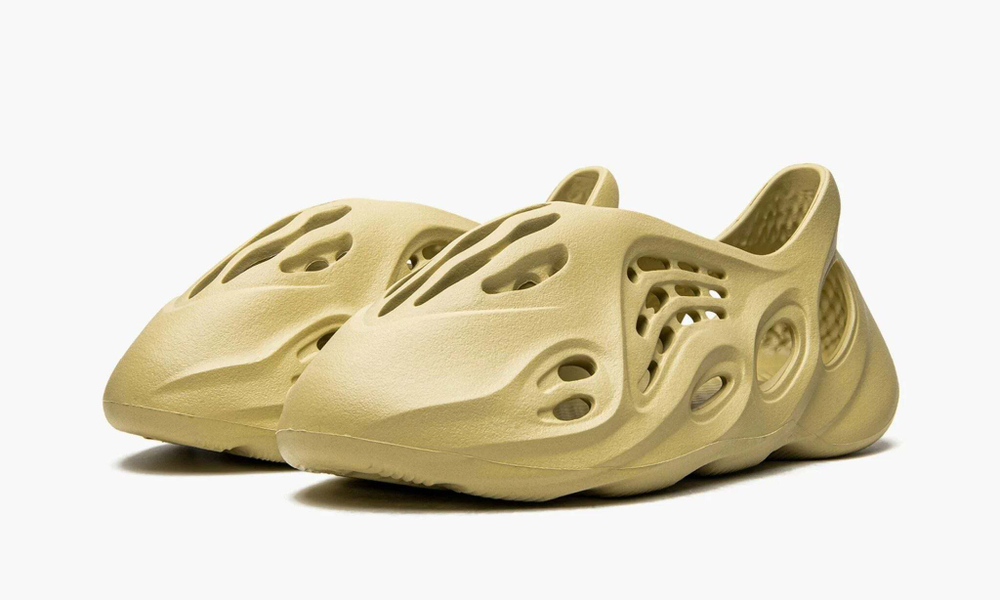 Yeezy Foam RNNR "Sulfur"