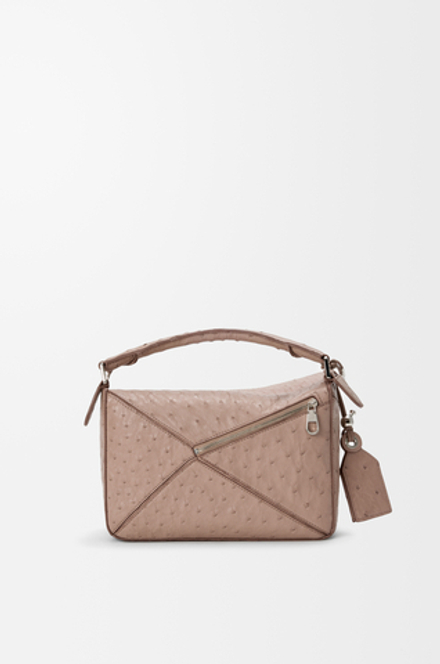 Loewe Маленькая сумка Puzzle Featherlight из страусиной кожи, серо-коричневый