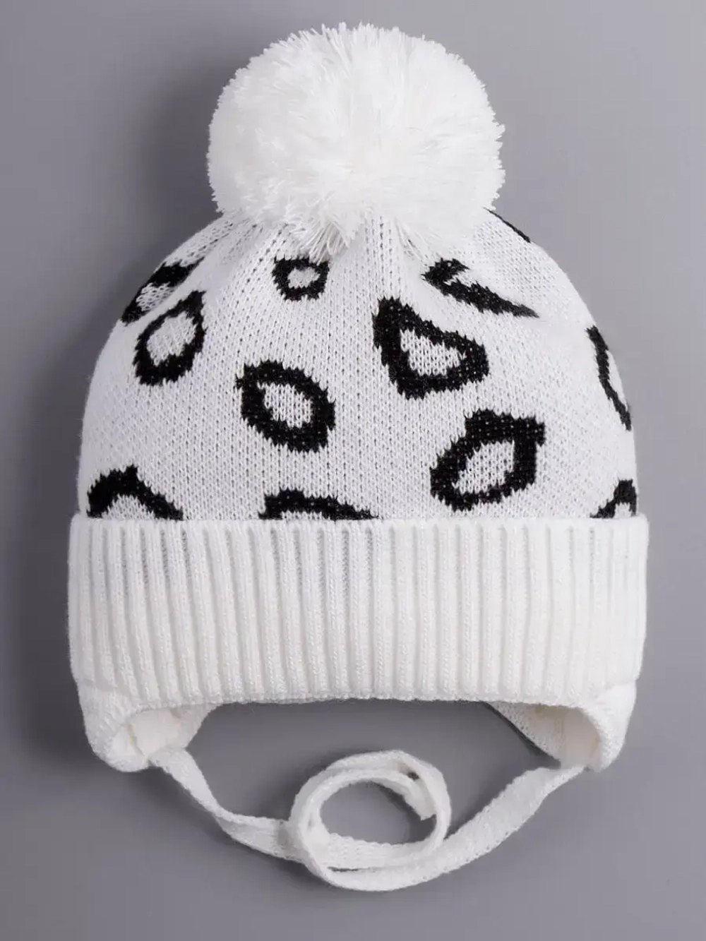 Шапка для девочки на завязках на осень